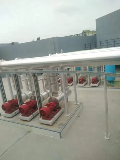 Pump equipment with insulated pipework